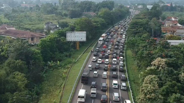 Imbas Peningkatan Volume Kendaraan, Contraflow Ruas Tol Jagorawi Arah Puncak Dihentiķan