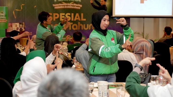 Perkuat Ekosistem Inklusif, Grab Edukasi Bahasa Isyarat ke 650 Mitra Pengemudi di 6 Kota dan Bagikan 1.000 Rompi Teman Setara