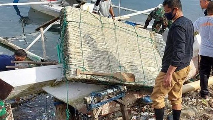 Ada Pembersihan Pantai Anjungan Cempae Parepare di Hari Lingkungan Hidup Sedunia