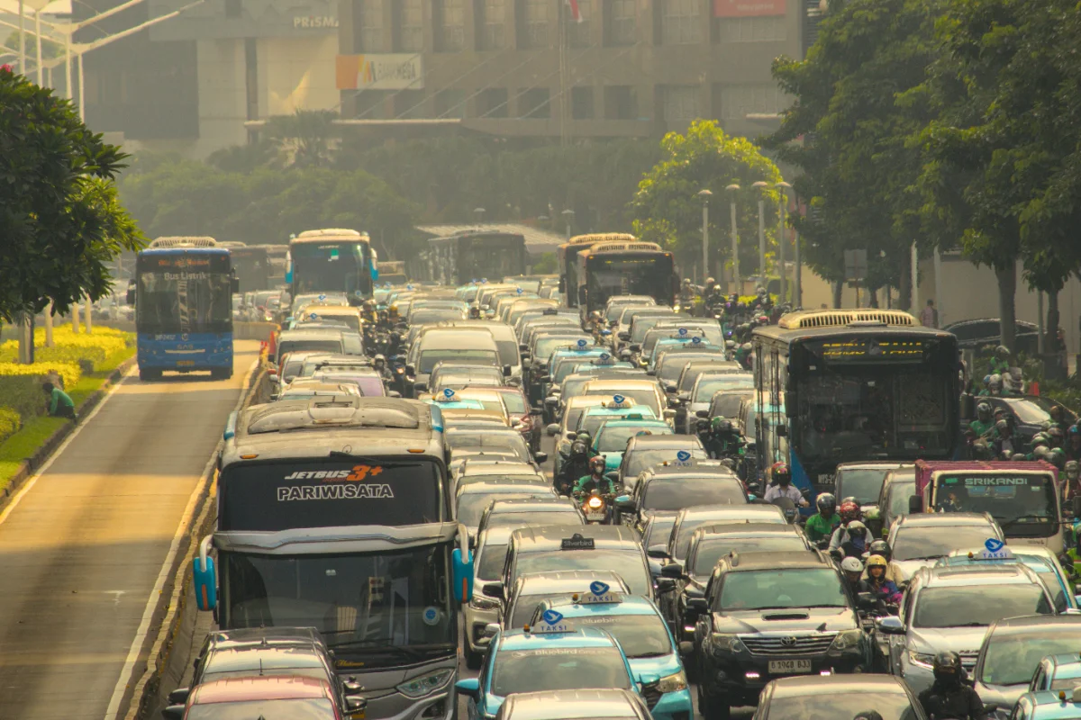 Pajak kendaraan rakyat digunakan untuk membangun transportasi umum. Sumber gambar: Dapur Melodi di Pexels
