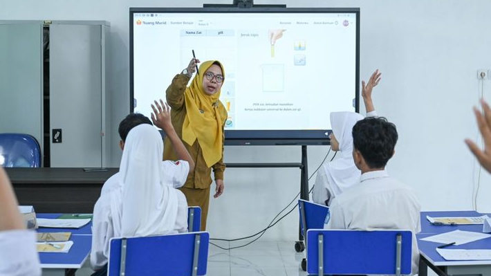 Sekolah Tak Cukup Punya Gadget, Ini Petunjuk Pemanfaatan Digitalisasi Pembelajaran Ala Kemendikdasmen