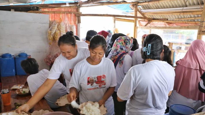 KST Jabar Berikan Bantuan dan Borong Dagangan UMKM di Kabupaten Garut