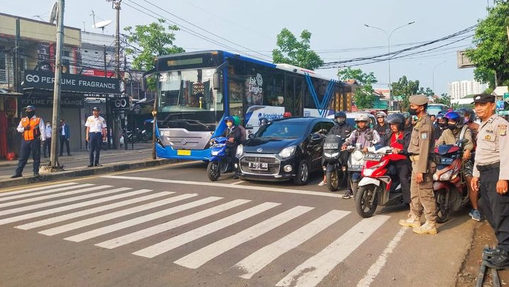 Uji Coba Traffic light di Simpang UIN Ciputat, Dua Putaran Balik yang Jadi Biang Kemacetan Ditutup Dishub Tangsel
