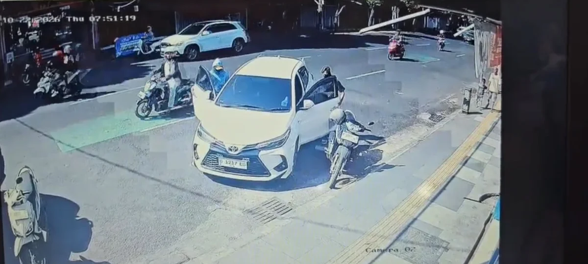 Potret rekaman CCTV TKP kejadian perampokan Toko Emas Murni di Jember. (Dok. Ist)