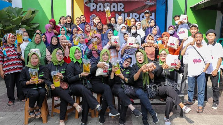 Ratusan Warga Bandung Antusias Berburu Pasar Murah yang Digelar Relawan Ganjar