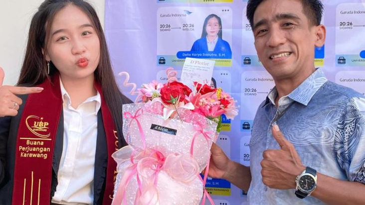 Kuliah Sambil Kerja, Delia Lulus Cum Laude di UBP Karawang Tanpa Minta Biaya Orang Tua