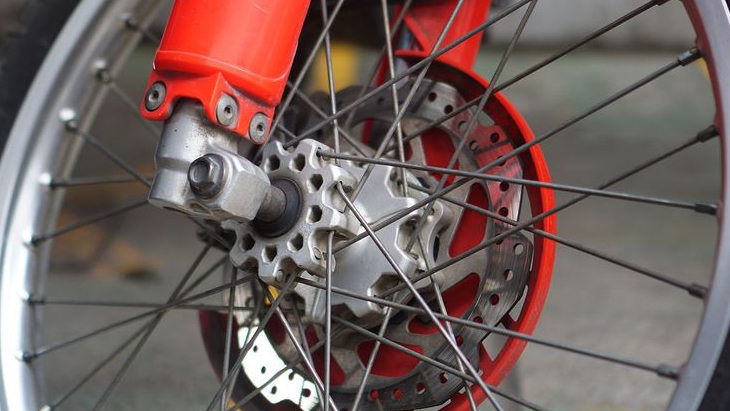Tips Perawatan Sepeda Motor Dengan Velg Jari-Jari