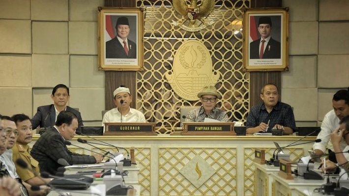 Gubernur Dedi Mulyadi Hadiri Rapat DPRD Jabar, Bahas Realokasi APBD 2025