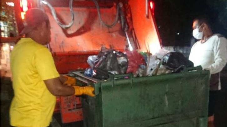 Wujudkan Medan Jadi Kota Bersih, Medan Deli Lakukan Penyisiran Sampah Hingga Malam