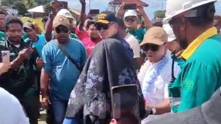 Pulau Gag Sambut Menteri Bahlil, Warga Minta Operasional GAG Nikel Dilanjutkan