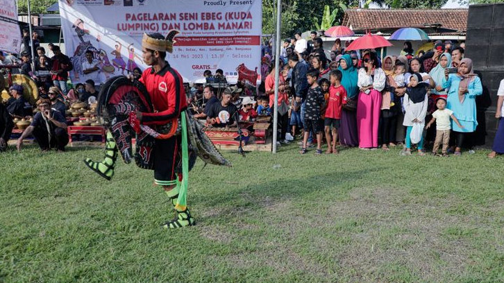 Jaga Eksistensi Seni Budaya Lokal, Ganjar Milenial Center Jateng Helat Pagelaran Ebeg di Banyumas