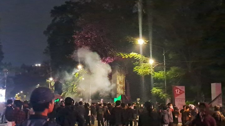 Terpapar Gas Air Mata? Ini Pertolongan Pertama Lindungi Mata dan Tubuh Anda