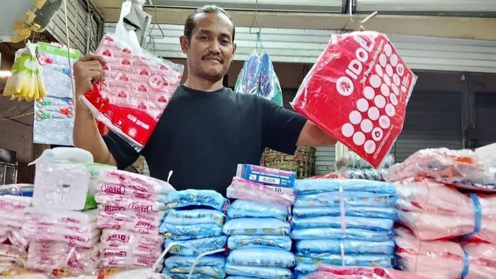 Harga Plastik Melonjak: Pedagang Bandung Naikkan Harga, Farhan Pastikan Komoditas Masih Stabil