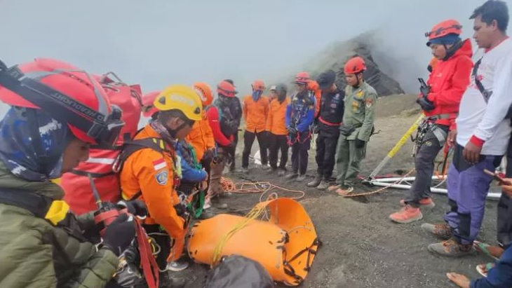 Jenazah Korban WNA yang Jatuh di Gunung Rinjani  Akhirnya di Otopsi