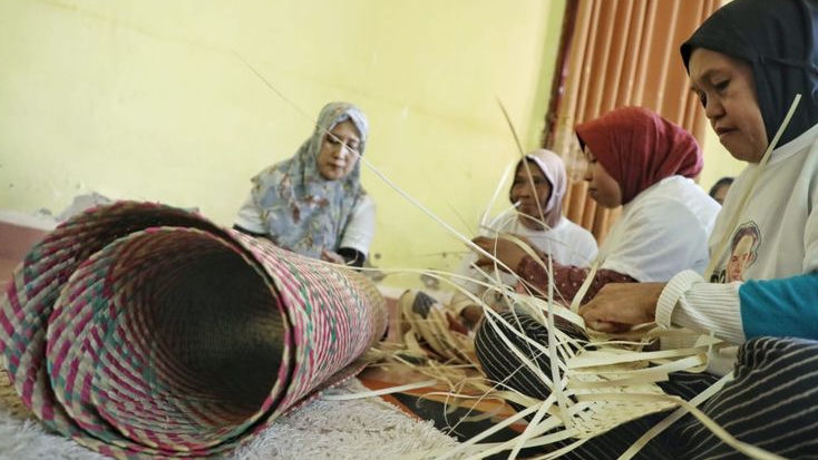 Gerakan Passeddingeng Gelar Pelatihan Kerajinan Tangan Bagi Warga Bone
