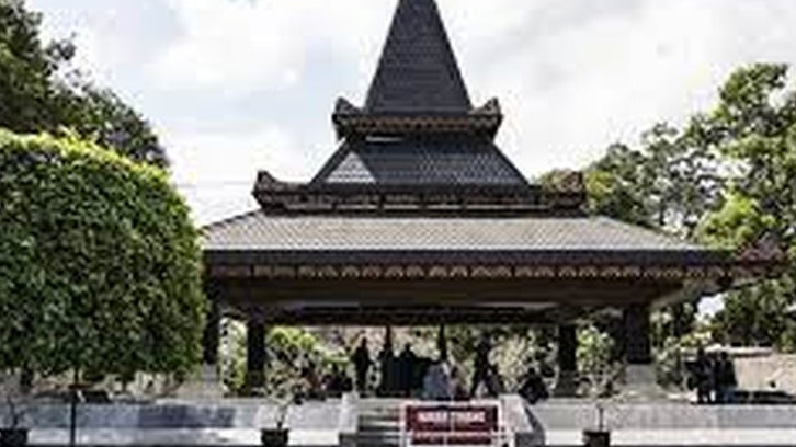 Tak Kesampaian di Batu Tulis Bogor, Soekarno Dimakamkan di Samping Ibunda di Blitar