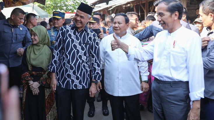 Momen Jokowi Tunjuk Ganjar Pranowo di Depan Prabowo Subianto, Warga Langsung Teriak ‘Presiden’