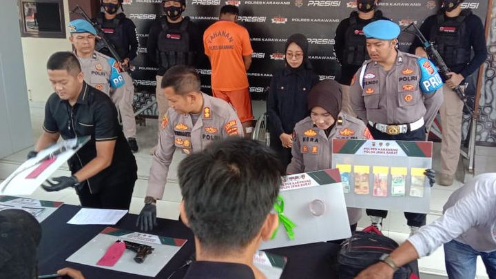 Polres Karawang Ungkap Kasus Perampokan di Mini Market: Tiga Pelaku Ditangkap, Satu Tewas