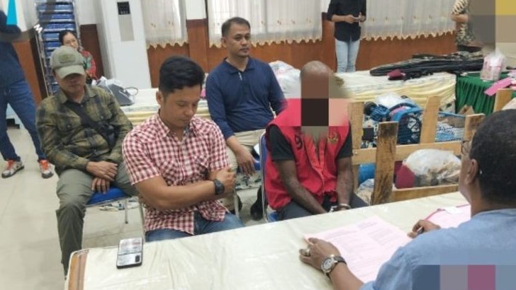 Oknum Polisi Pemasok Senjata untuk KKB Diserahkan ke Kejari Jayapura