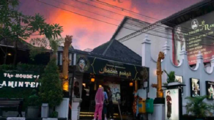 Mengenang Raminten: Ikon Kuliner dan Budaya Jawa di Yogyakarta, Karya Hamzah Sulaiman