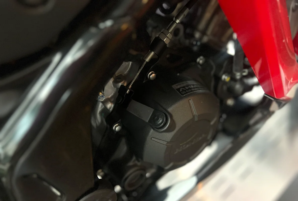 gejala kampas kopling aus pada motor sport dan bebek.