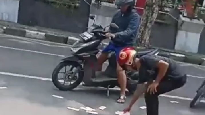 Viral Uang Pecahan Rp100 Ribuan Berserakan di Jalan di Medan, Inikah Sosok Pemiliknya?