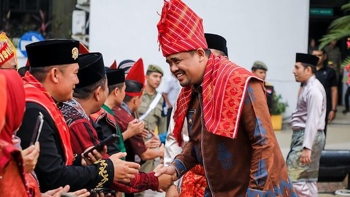 Ragam Pakaian Adat Multi Etnis Meriahkan Peringatan Hardiknas di Kota Medan