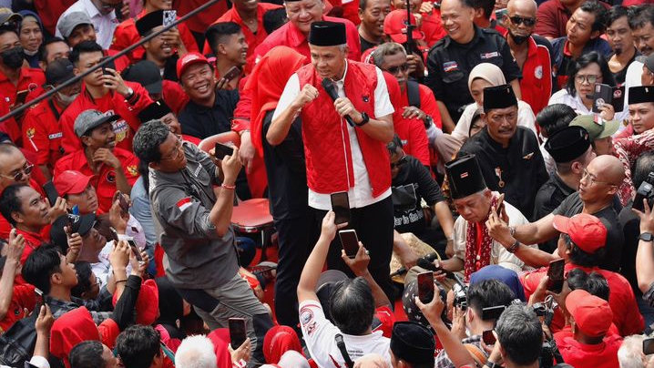 Ganjar di Posko Pemenangan Pandegiling : Mari Kita Berjuang dan Menang Lagi!