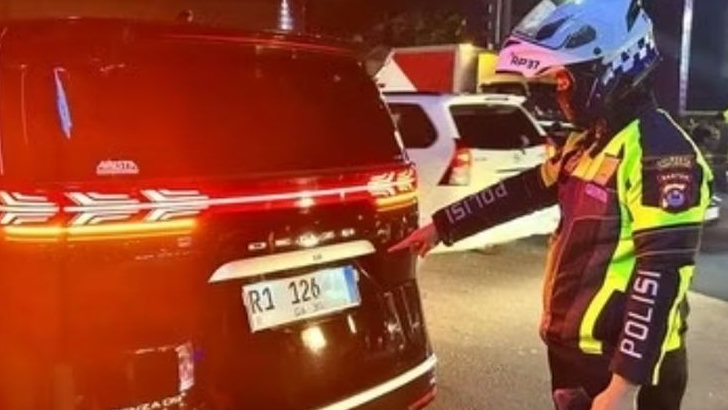 Gaya-gayaan Biar Dibilang Pejabat, Mobil Listrik Denza Diamankan Polisi di Cikupa
