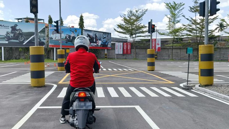 Pahami Arti Warna di Jalan Raya untuk Berkendara Lebih Aman