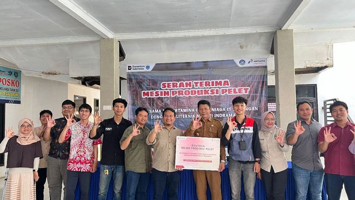 Pertamina Regional JBB dan Politeknik Indramayu Kolaborasi Bantu Kelompok Tani Tegalurung Produksi Pakan Mandiri