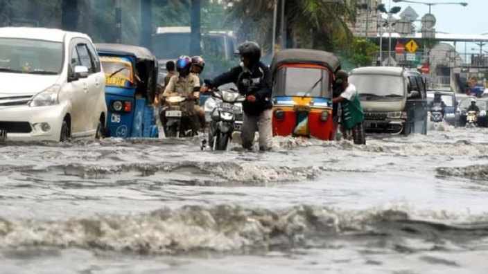 Hujan Deras Guyur Ibu Kota 15 RT dan Ruas Jalan di Jakarta Terendam Banjir