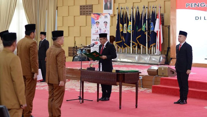 Lantik 64 Pejabat Administrator dan Pengawas, Edy Rahmayadi: ASN Tidak Boleh Terlibat Politik Praktis