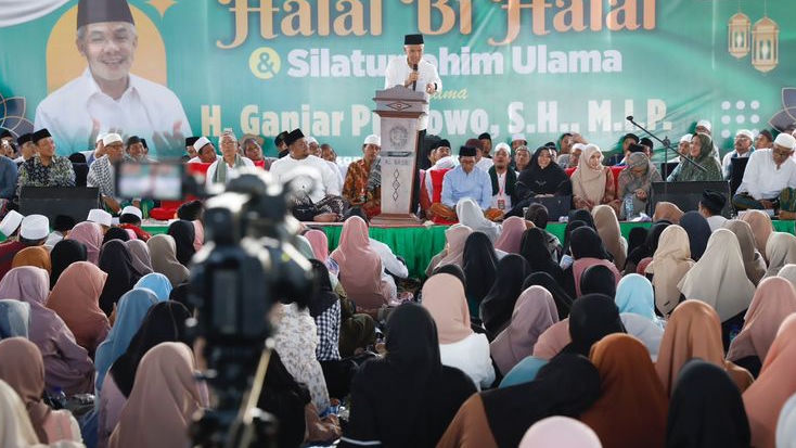 Sambutan Hangat Iringi Halal bi Halal Ganjar Bersama Ribuan Ulama hingga Santri se-Jatim