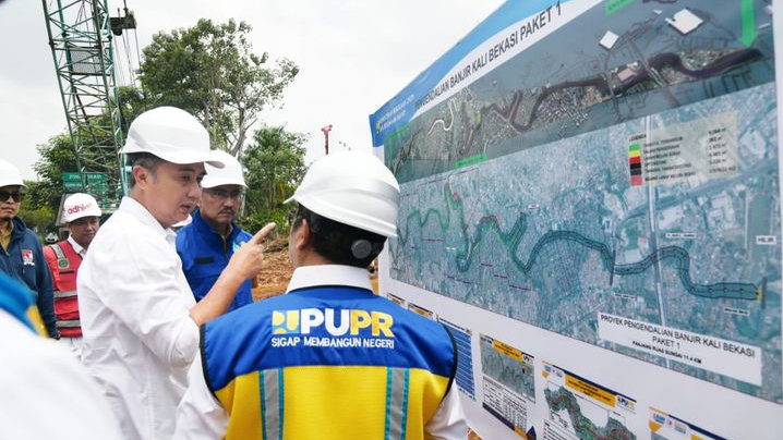 Bey Machmudin Sebut Peninggian Tanggul Kali Bekasi Bakal Rampung Juni 2024