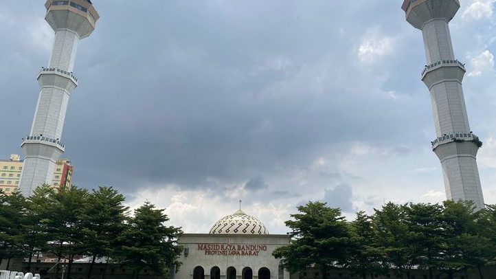 Pemdaprov Jabar Komitmen Rawat Masjid Raya, Ibadah Makin Nyaman!