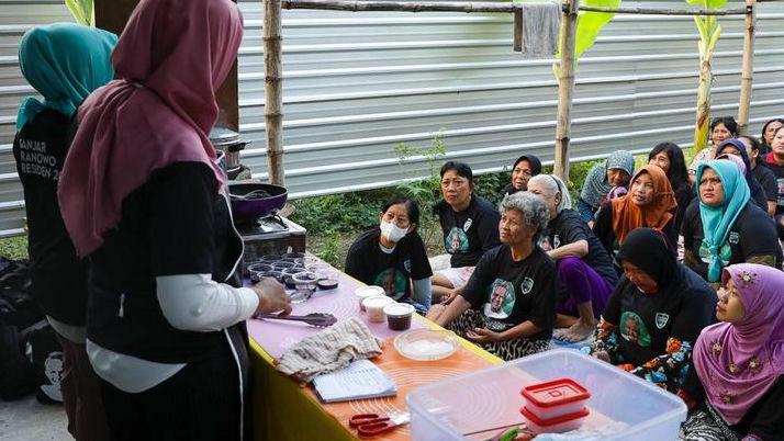 Komoditas Potensial untuk Dijual, Kowarteg Ganjar Adakan Pelatihan Pembuatan Brownies Lumer di Gresik