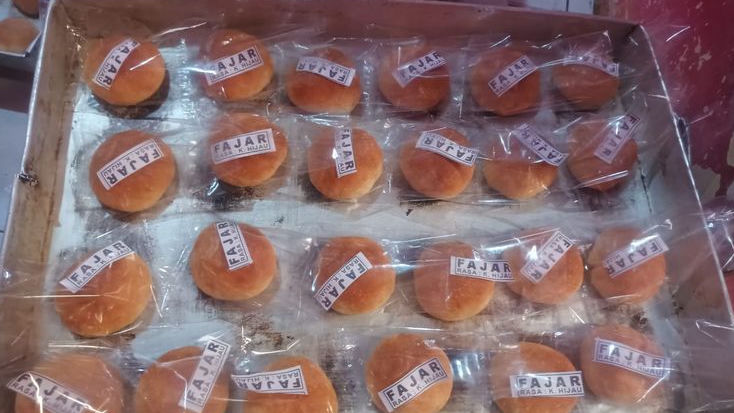 Mak Ganjar Latih Ibu-Ibu Cara Membuat Roti Jadul di Lampung
