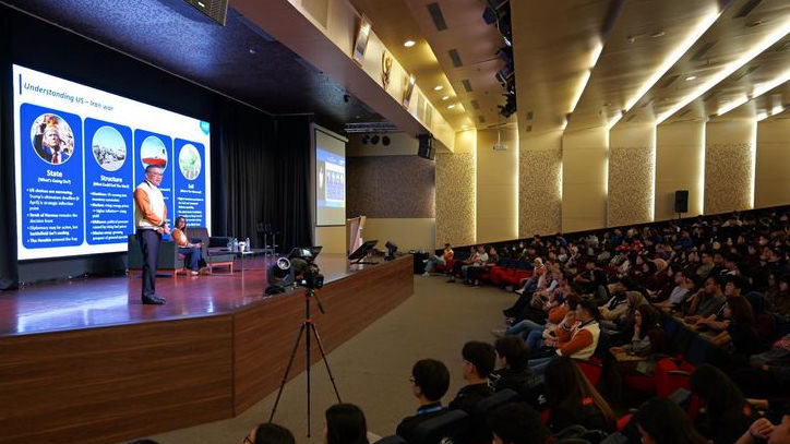 BCA Berbagi Ilmu Hadir di Binus University, Berikan Pembelajaran Langsung dari Direktur BCA