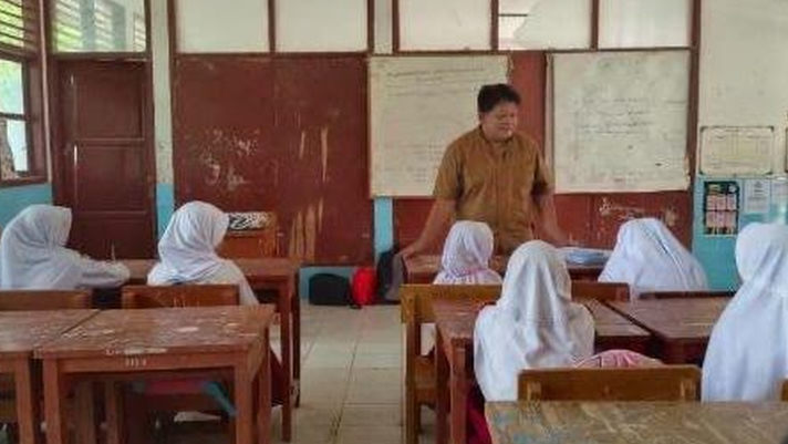 Pelatihan Menulis Cerita di SDN Medalsari III, Siswa Antusias Kembangkan Kreatifitas