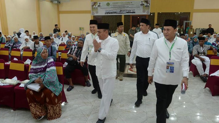 Lepas Keberangkatan 359 Jemaah Calon Haji Kloter I Asal Madina, Gubernur Edy Rahmayadi: Semangat dan Jangan Takabur