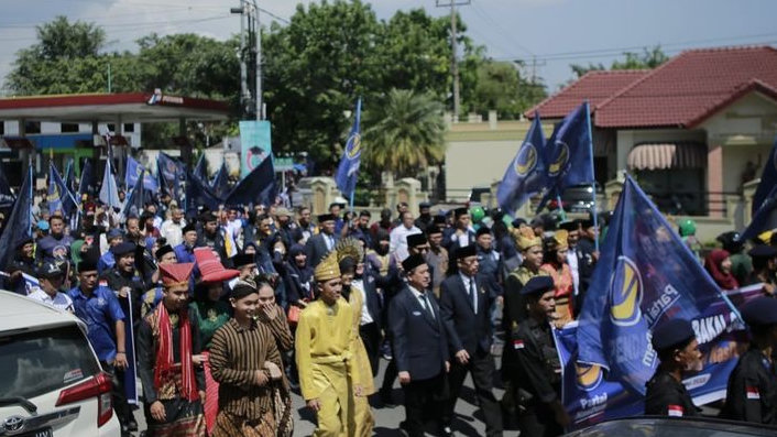 Daftar Bacaleg ke KPU, Partai NasDem Diarak Ribuan Relawan Anies Baswedan Sumut