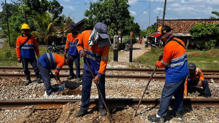 Lagi dan Lagi, Demi Keselamatan KAI Daop 3 Cirebon Tutup Perlintasan Sebidang Ilegal di Kabupaten Subang