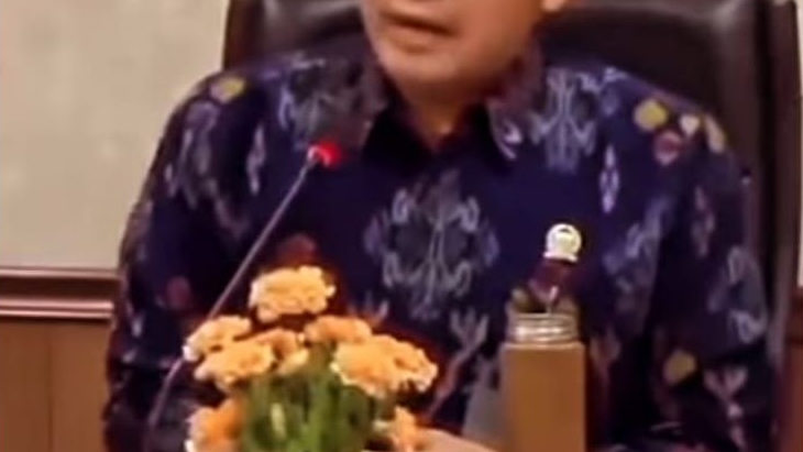 Ibu Negara Iriana Jokowi Juga Gunakan Hijab, Aziz Yanuar : Ini Orang Gak Kapok-kapok, Berarti Arya Wedakarna Harus di Penjara