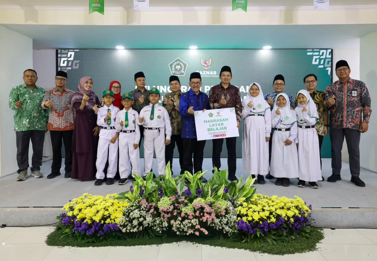 Program Madrasah Layak Belajar 2026 dari BAZNAS menyediakan bantuan renovasi ruang kelas bagi 700 madrasah swasta di Indonesia. (Foto: baznas.go.id)