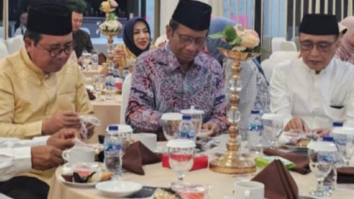 Pengamat: Bukber Mahfud MD dan Ketua MA Bukan Sekedar Bukber Biasa, Ini Ada Kepentingan