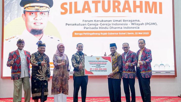 Andi Sudirman Sulaiman Serahkan Dana Hibah Rp1 Miliar untuk FKUB Sulsel