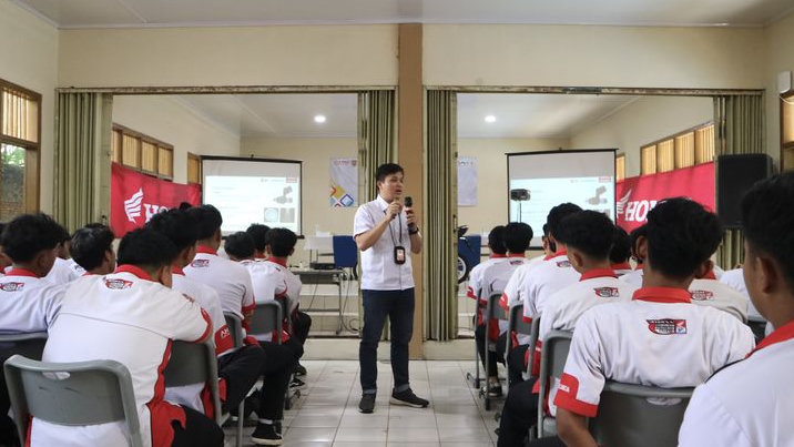 Astra Honda Berbagi Ilmu Dorong Peningkatan Kompetensi Siswa SMK Teratai Putih Global 4 Bekasi