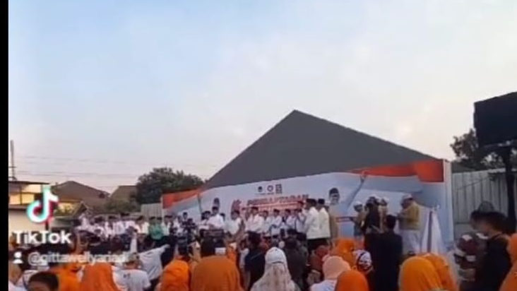 Bawa Spanduk dan Poster, Ribuan Pendukung Anies-Muhaimin Meluber di Jalan Imam Bonjol