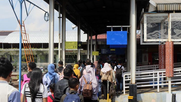 Sambut Libur Sekolah, Pemerintah Tebar Diskon Tiket Kereta Ekonomi Komersial 30 Persen